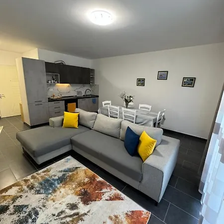 Seaside Sun And Fun * Velipoje