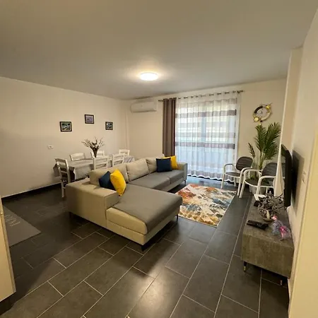 Seaside Sun And Fun * Velipojë